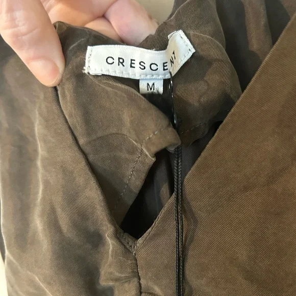 Crescent NWT Chocolate Brown Ruched V Neck Midi Dress. Medium - Picture 7 of 8